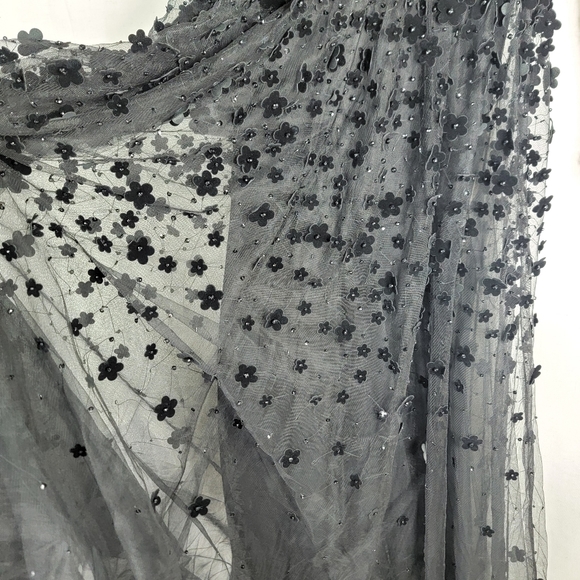 Mac Duggal $798 Size 4 Velvet Floral Applique Black Longsleeve Aline 67502 Dress - Picture 13 of 13